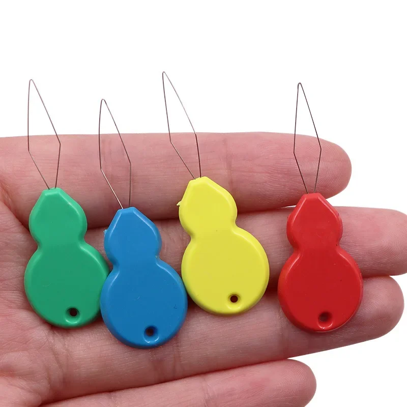 Needle Threader Tool - 12個入り針糸通し器、ミシン用ステッチ挿入ツール、プラスチック製ワイヤー付き針糸通し器、針仕事用糸通し器、縫製ツール